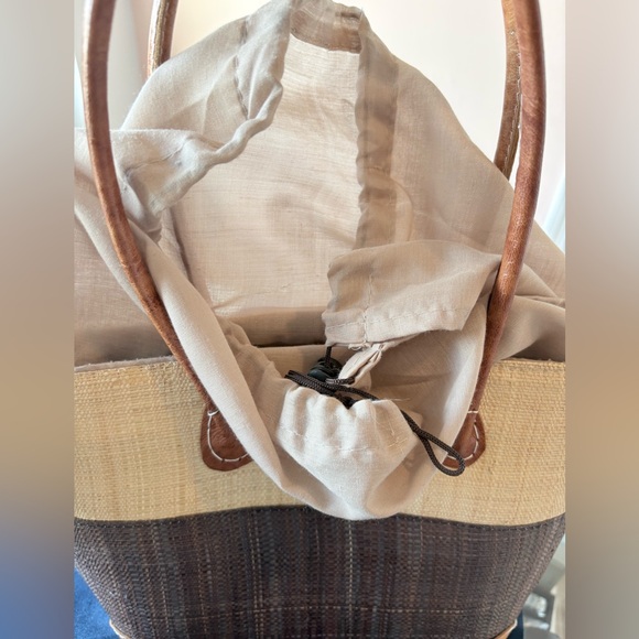 NWOT SheBoBo Two-Tone Brown and Cream Straw Tote Bag. Gorgeous - Picture 4 of 9